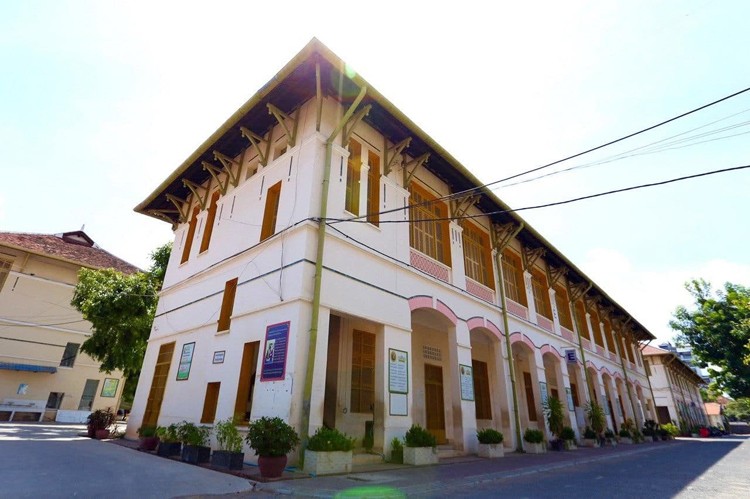 សាលារៀនជំនាន់ថ្មី (វិទ្យាល័យព្រះសុីសុវត្ថិ) - Photo gallery - 1